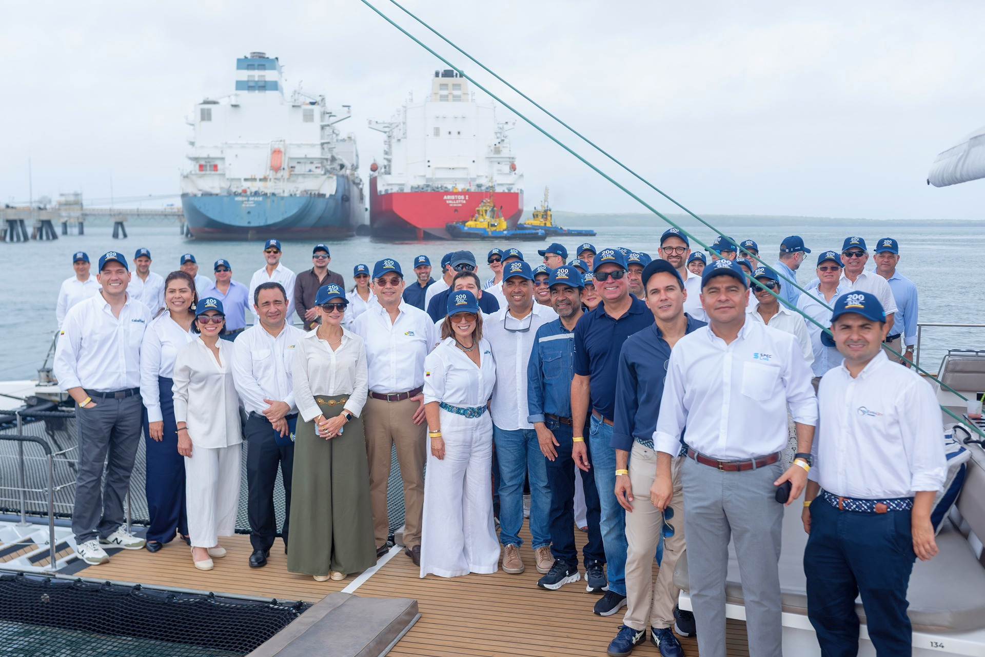 Equipo de Promigas, SPEC LNG y aliados en la celebración del cargo número 200 de GNL
